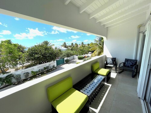 Tropical 4-bedroom house with AC in Beacon Hill area