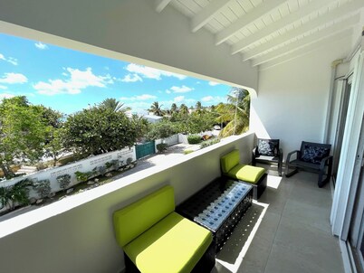 Tropical 4-bedroom house with AC in Beacon Hill area