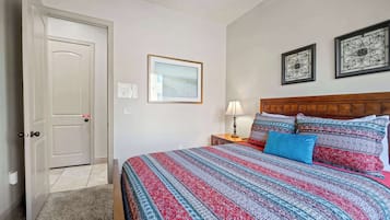 Condo, nhiều giường, ban công, quang cảnh núi (Western Front) | Trang trí khác biệt, trang bị nội thất với thiết kế riêng biệt