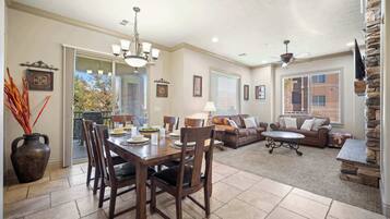 Condo, Multiple Beds, Balcony, Mountain View (Western Front) | Interior