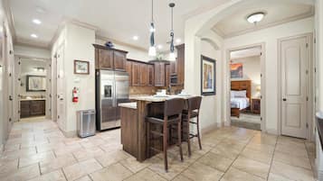 Condo, Multiple Beds, Balcony, Mountain View (Western Front) | Interior