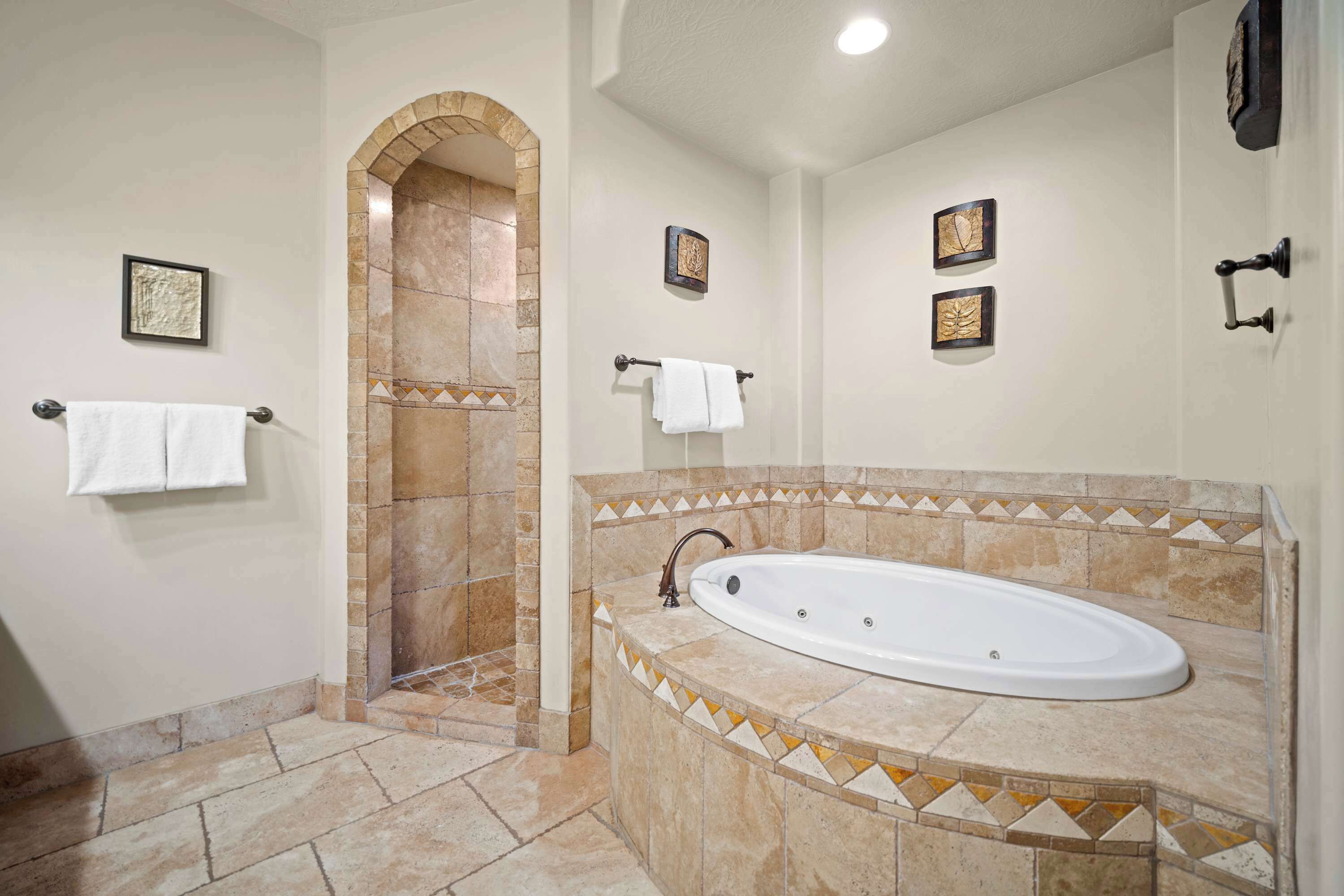 Condo, Multiple Beds, Balcony, Mountain View (Western Front) | Bathroom | Towels