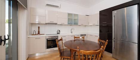 Casa superluxo | Cozinha privada | Cafeteira/chaleira, chaleira elétrica