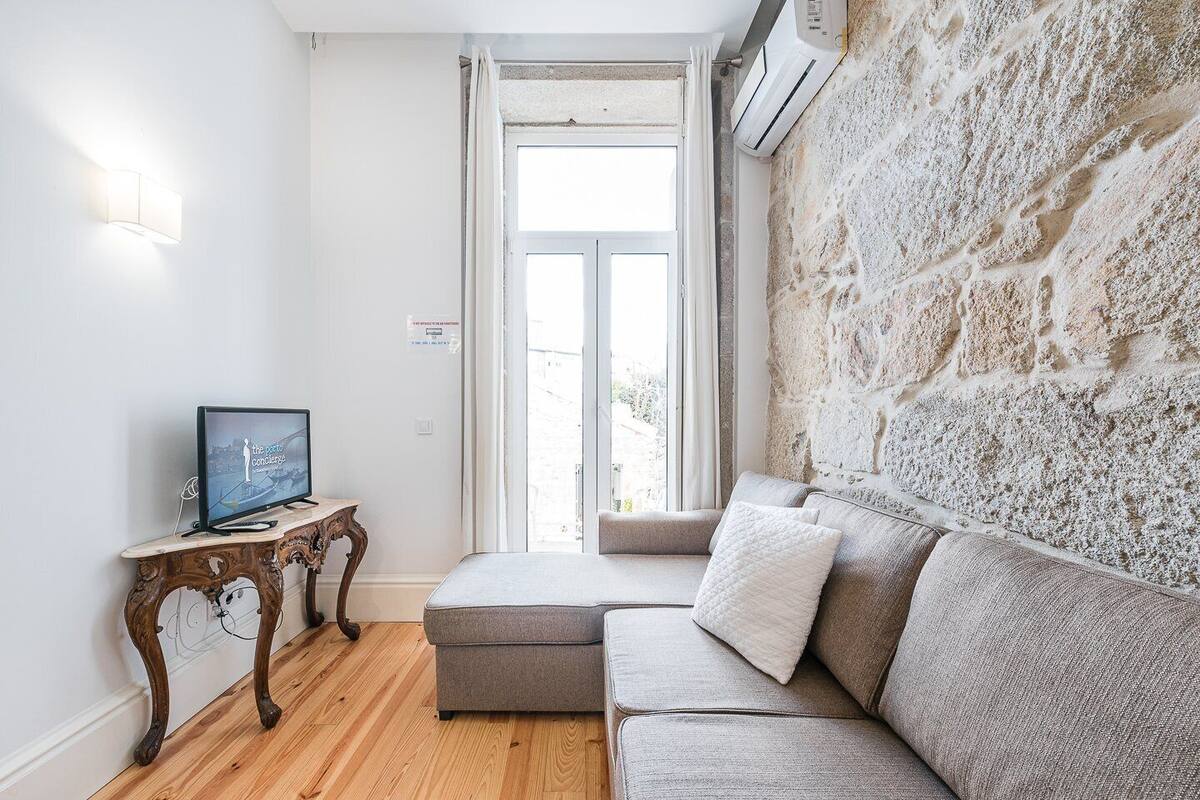 Apartment with Balcony | Fireplace