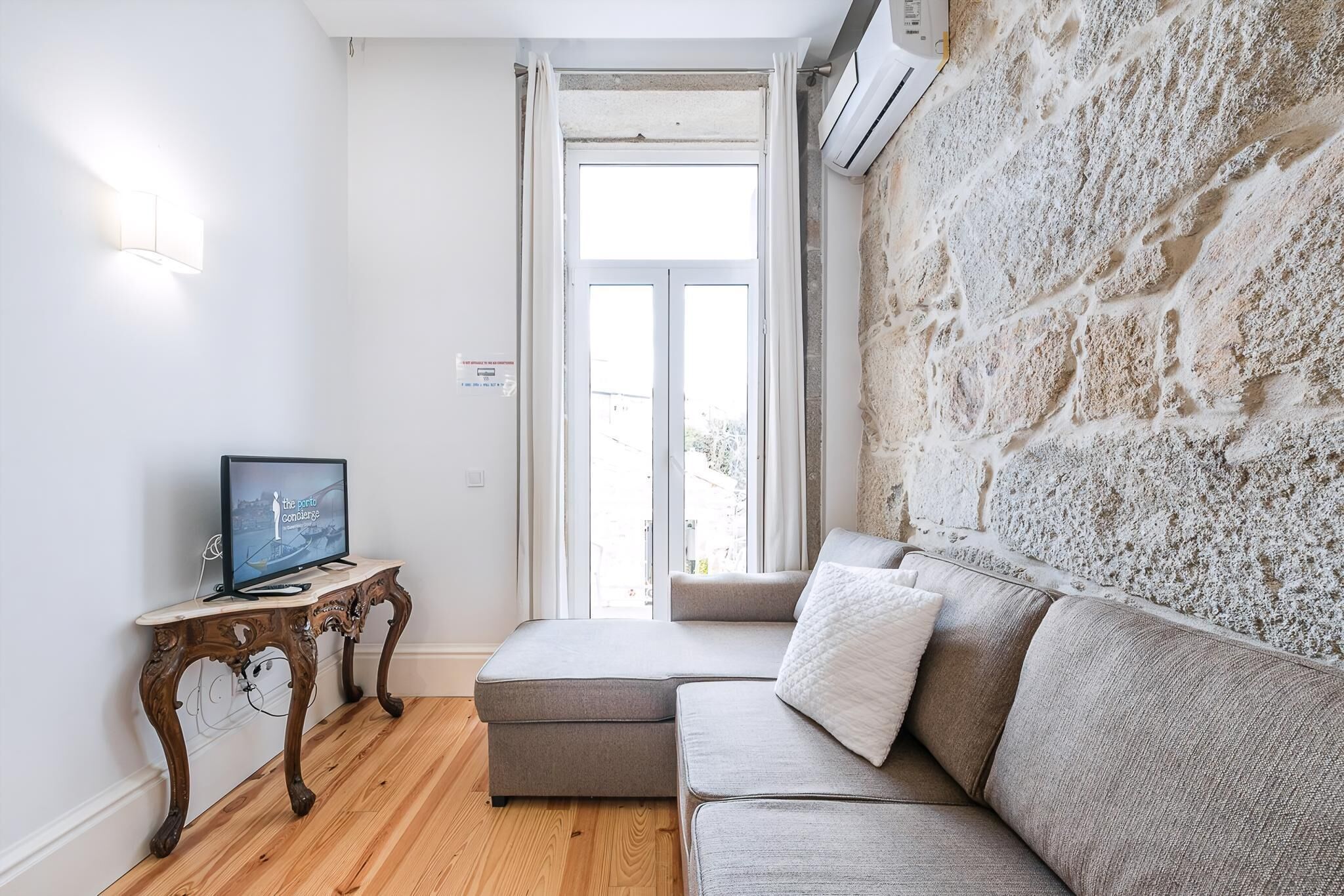 Apartment with Balcony | مدفأة