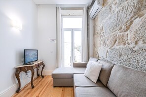 Apartment with Balcony | Fireplace - Guestready - Comendador Sto Ildefonso (Porto)