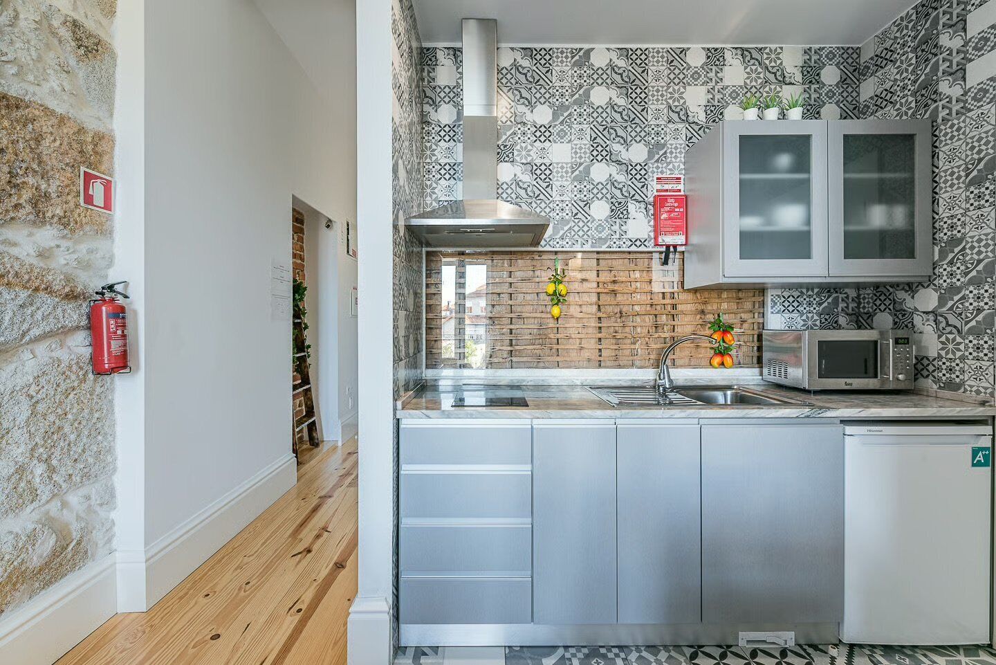 Apartment with Balcony | Oturma alanı