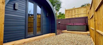 60 Mile Inn-Luxury Pods with Hot Tubs