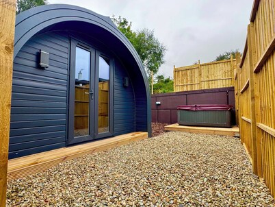 60 Mile Inn-Luxury Pods with Hot Tubs