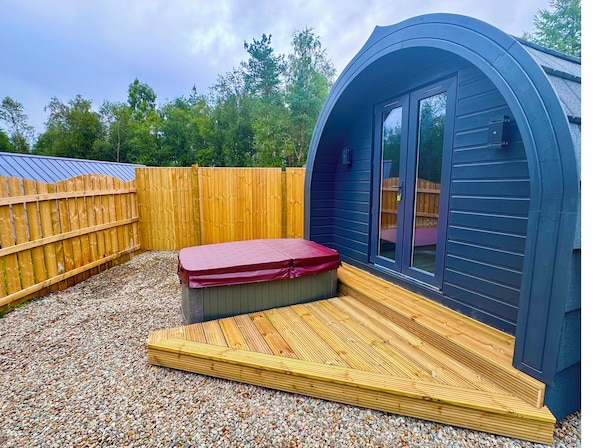 Luxury Studio (Loch Lomond) | Egyptian cotton sheets, premium bedding, memory-foam beds