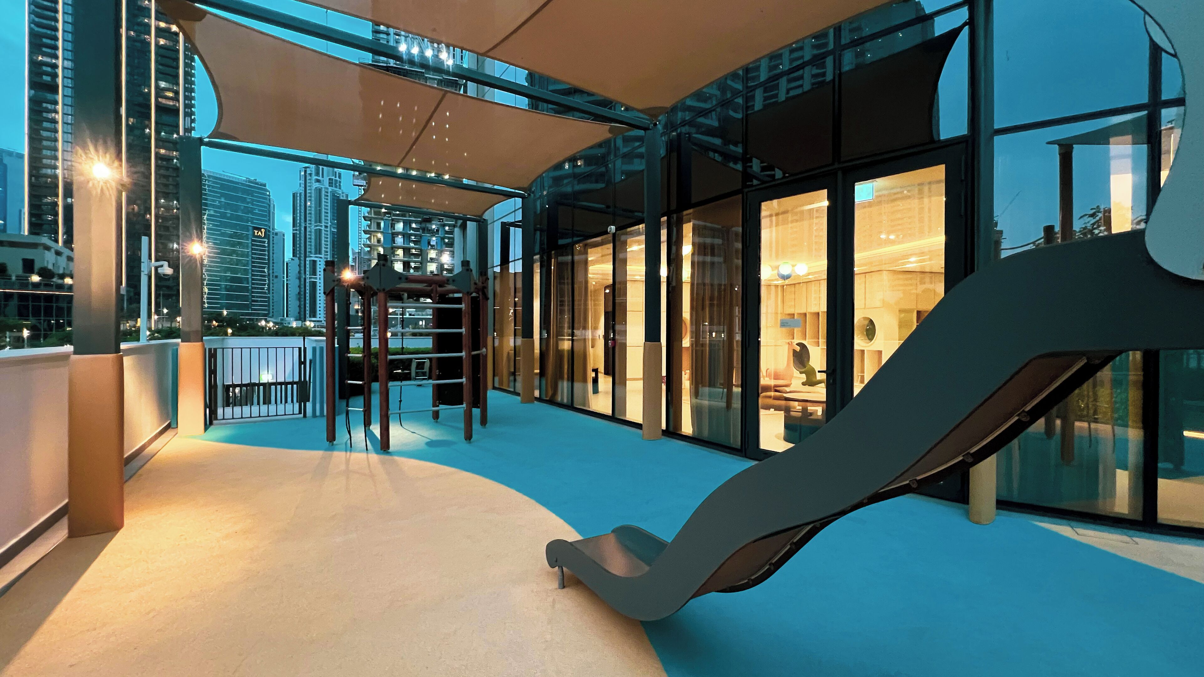 Khu vui chơi trẻ em - ngoài trời