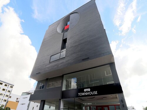 Super Townhouse Reva College University