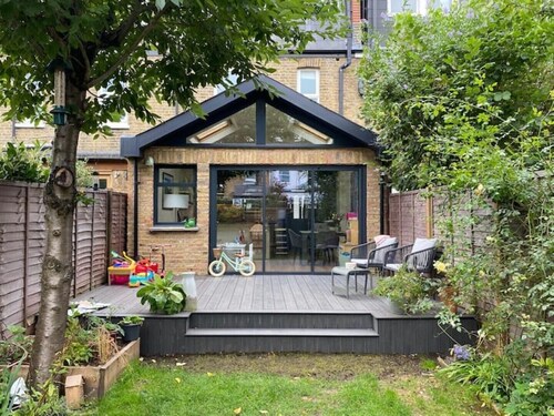 Wimbledon Gem: Charming House with a Garden