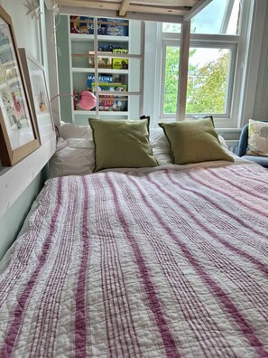 2 makuuhuonetta, silitysrauta/-lauta, internet, vuodevaatteet