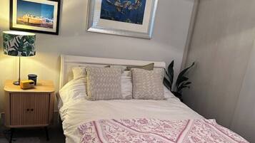 2 bedrooms, iron/ironing board, Internet, bed sheets