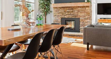 Modern Rustic 2 Story Condo 3 Min Walk to Village