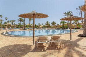 Pool - Marvin Home in Corralejo: Renovated Apartment with Garden View (Corralejo)
