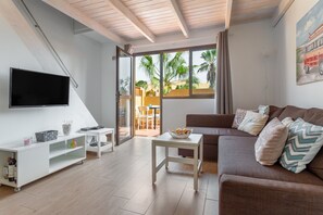 TV - Marvin Home in Corralejo – Renovated Apartment with Garden Views (Corralejo)