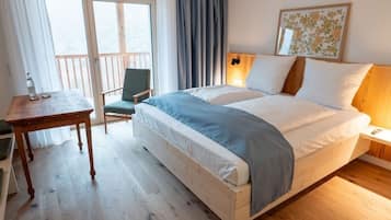 Blackout curtains, free WiFi