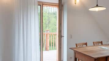 Family Apartment | Hypo-allergenic bedding, blackout curtains, free WiFi