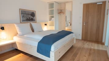 Classic-Doppelzimmer, Balkon | Allergikerbettwaren, Verdunkelungsvorhänge, schallisolierte Zimmer