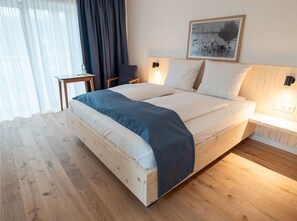 Klassieke tweepersoonskamer, balkon | Hypoallergeen beddengoed, verduisterende gordijnen, gratis wifi