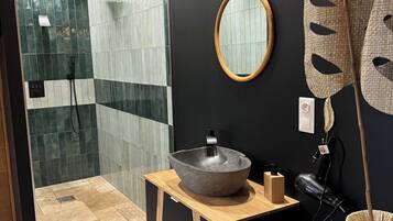 Jetted tub, hair dryer, towels, soap