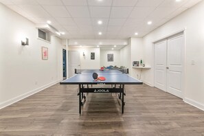 Internet - Huge HV Retreat Pool spa Home Theater gym (Pleasant Valley)