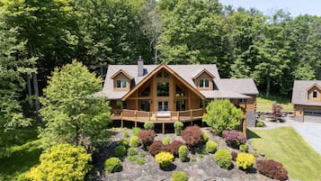 House | 4 bedrooms, desk, Internet