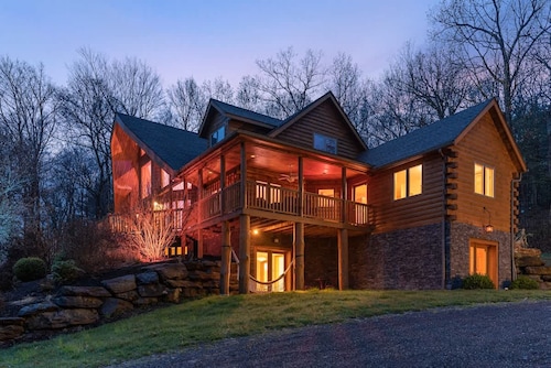Luxury Private Estate w Pool Near Rhinebeck