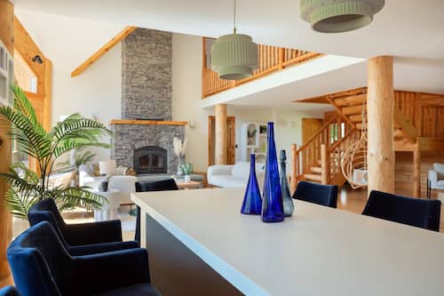 Casa | 4 camere, una scrivania, Internet