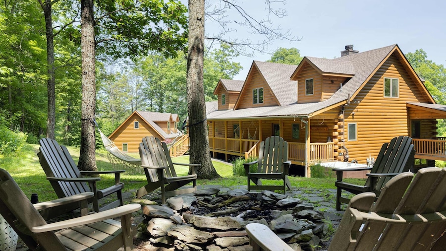 Luxury Private Estate w Pool Near Rhinebeck