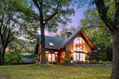 Catskill Estate w Epic Views hot tub