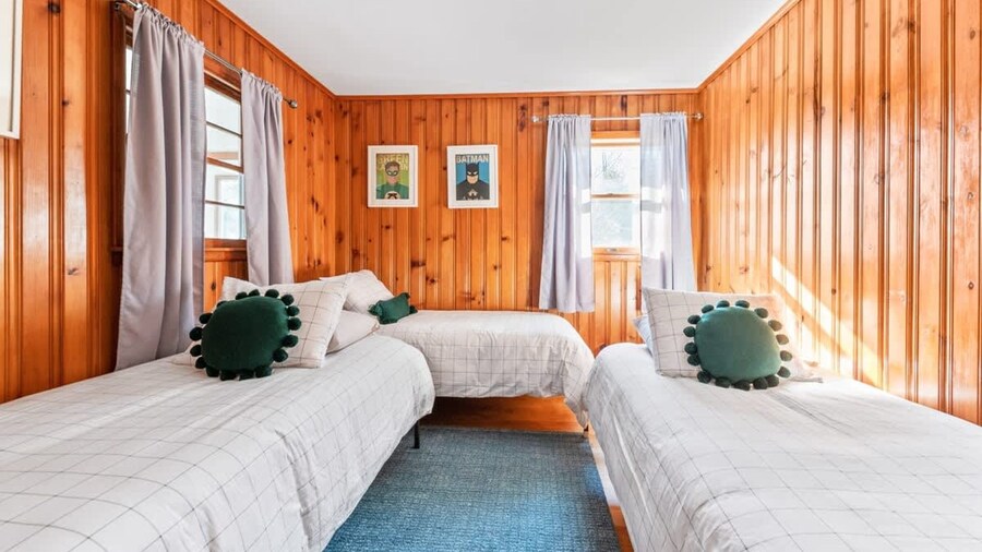 HV Spacious Retreat Sleeps 13 w Hot Tub