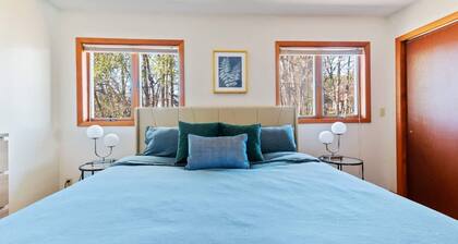 HV Spacious Retreat Sleeps 13 w Hot Tub
