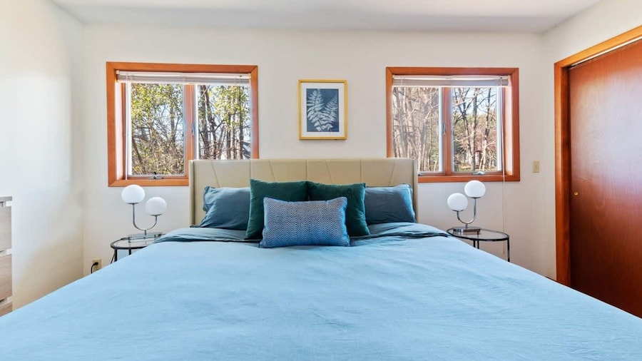 HV Spacious Retreat Sleeps 13 w Hot Tub