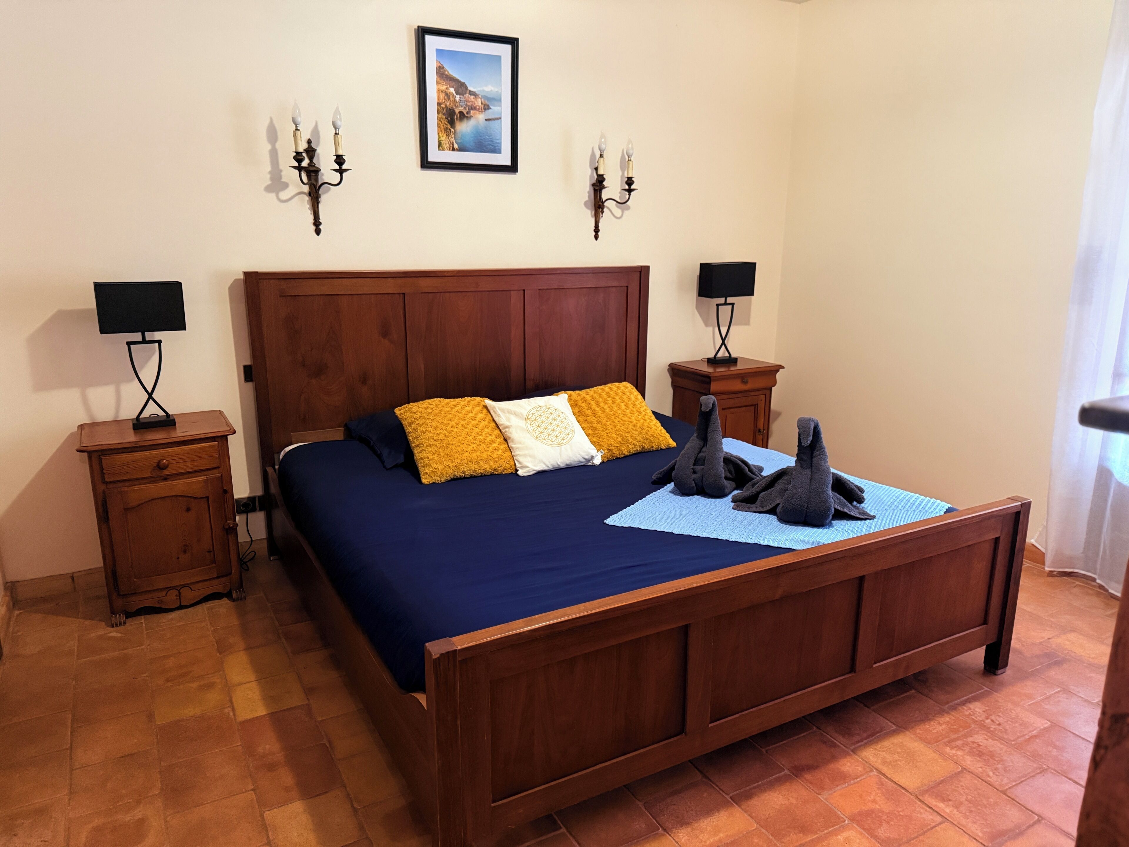 3 bedrooms, iron/ironing board, free WiFi, bed sheets