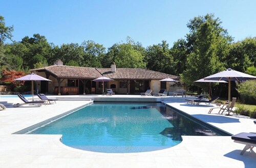 Beautiful private 3-bedroom villa with swimming pool and tennis court