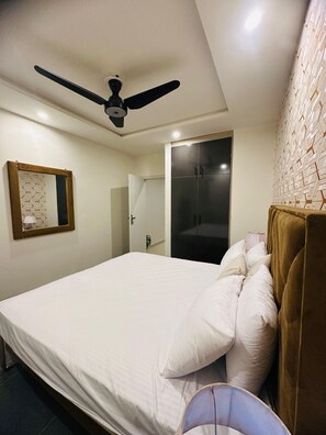 1 室のベッドルーム、WiFi、ベッドシーツ