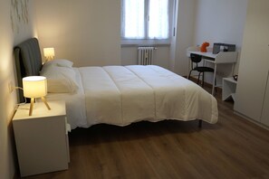 Desk, Internet - Grimani Suite (Milan)