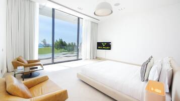 Villa | Premium bedding, desk, iron/ironing board, free WiFi