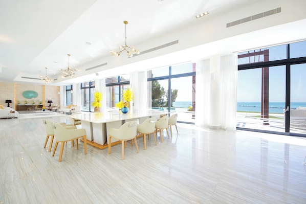 Villa | In-room dining