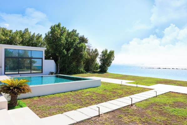 Kolam renang terbuka