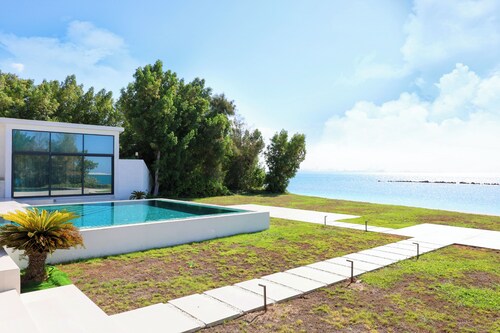 Royal Retreat Villa at Nurai Island