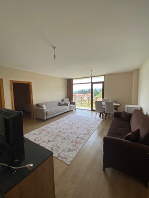 Basic Apartment | Meja 