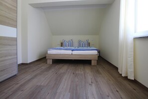 Apartment | 3 bedrooms, individually furnished, bed sheets
