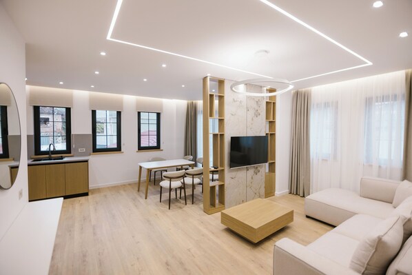 Televisie en een open haard