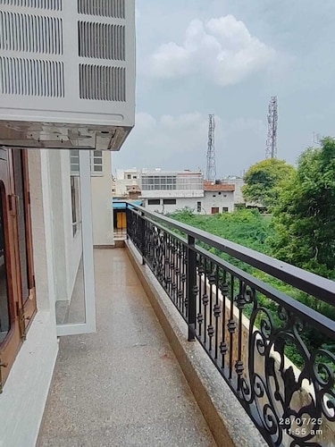 Hotel Devi Ram Atithi Bhawan Vrindavan By HRG