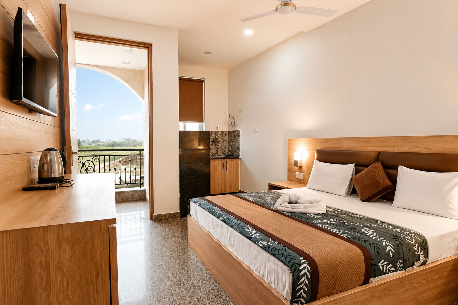 Habitación Premium, balcón, vistas a la ciudad | Escritorio y espacio para trabajar con un portátil