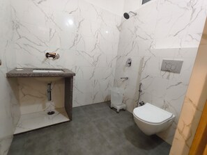 Dusche, Handtücher, Seife, Shampoo